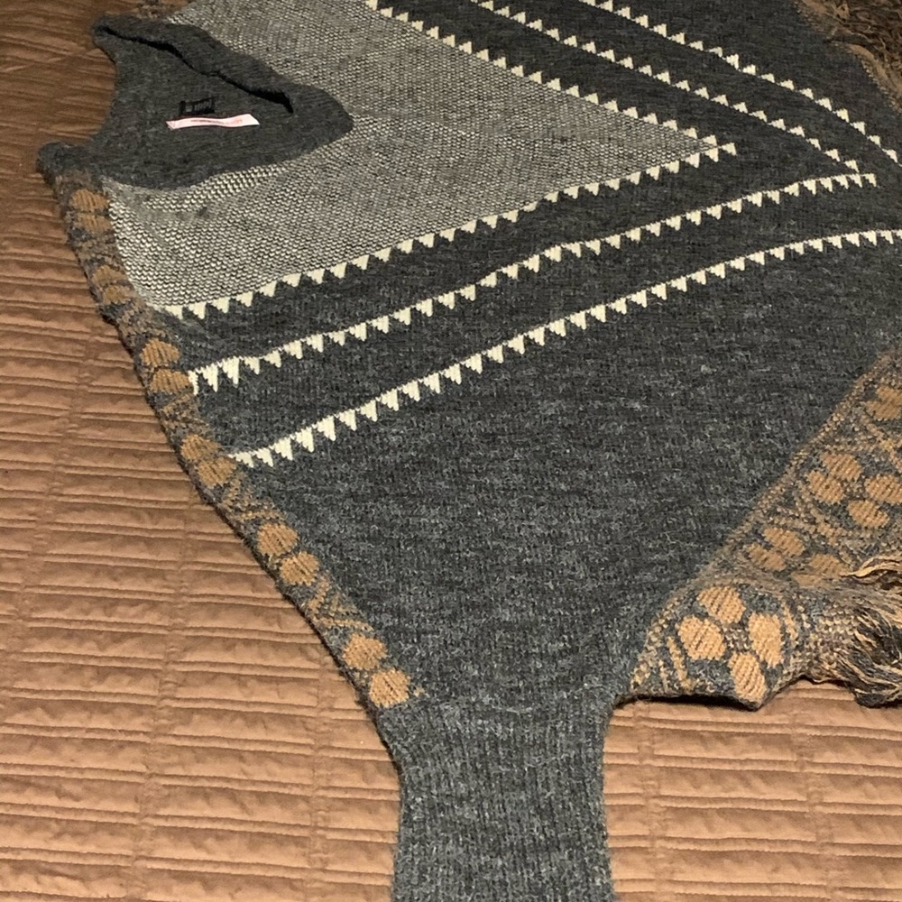 Sweater - Picture 3 of 3